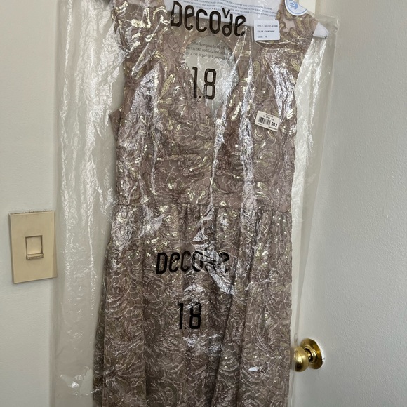 Decode 1.3 Champagne Sequin Party Dress with Keyhole Back, Size 10 - Picture 9 of 10